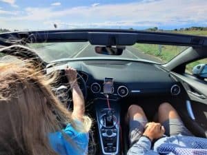 Cosa fare nei viaggi lunghi in macchina? Consigli per passare il tempo