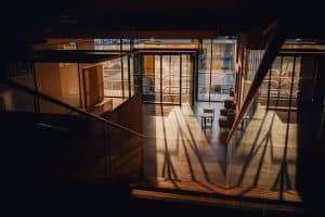 Le porte filo muro per gli spazi commerciali vantaggi e caratteristiche
