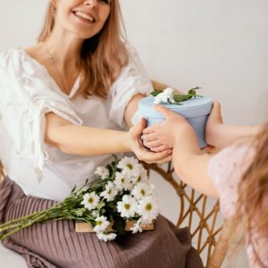 Coccole e relax i migliori regali beauty per rendere speciale la Festa della Mamma